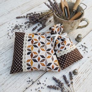 Kézműves Levendulás Gyógynövényes Illatpárna (15×15 cm) & Levendulazsák Szett